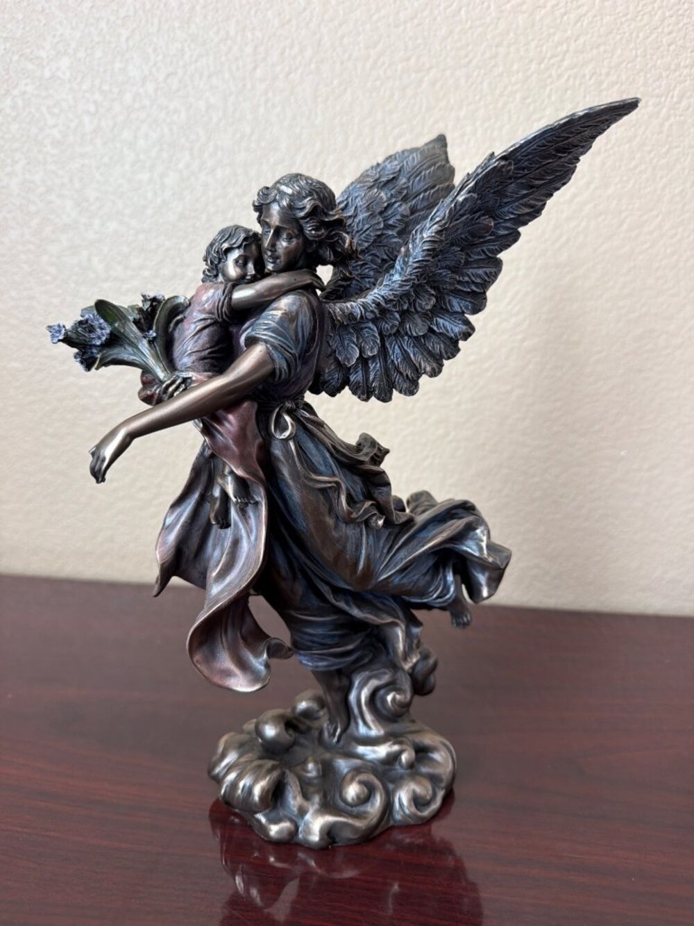 2007 Veronese Guardian Angel Holding Child Bronze Resin Figurine #1711